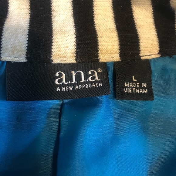 💜5 FOR $20💜 Striped Blazer - Picture 3 of 3